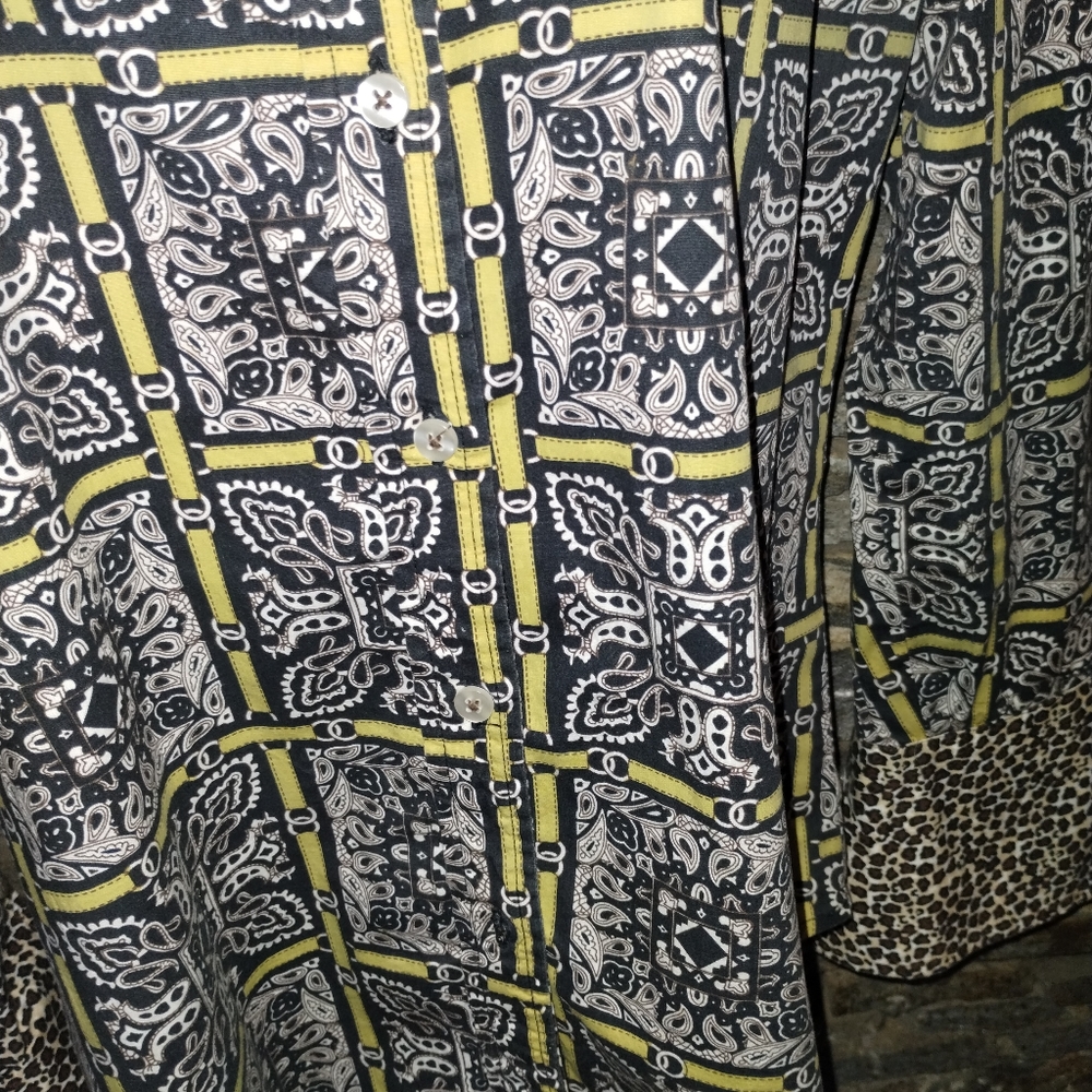 Tizzie blouse size M, black, white and yellow button down leopard accents - Picture 7 of 9